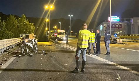 Incidente A Ventimiglia Schianto Tra Veicoli Due Morti E Cinque