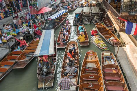 Damnoen-Saduak-This-Floating-market-Is-A-Symbol-Of-Traditional-Thai ...