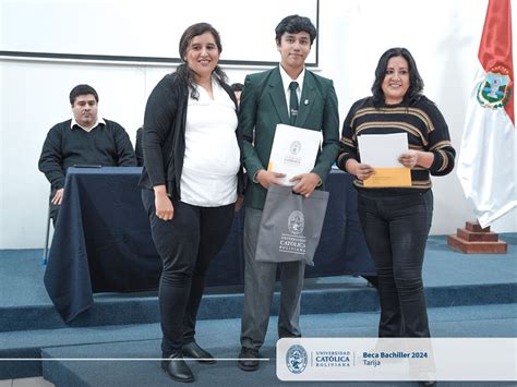 Estudiantes Reciben El Beneficio De La Beca Bachiller De La Ucb