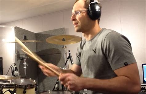 Petr Cech Warms Up Man United By Displaying Safe Hands On The Drum Kit