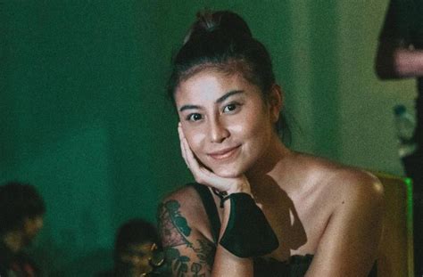 Awkarin Pamer Foto Pakai Bikini Bentuk Dan Ukuran Dada Bikin Netizen