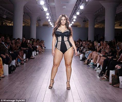 Ashley Graham Hits The Runway At Nyfw To Model Plus Size Lingerie Artofit