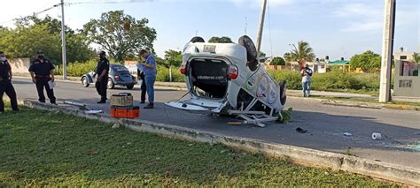 Otra volcadura en Mérida Se pasa alto y choca provoca volcadura de