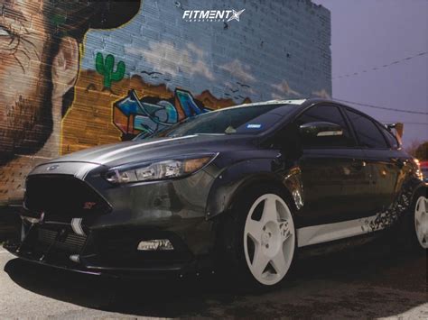 Ford Focus St White Black Alloys