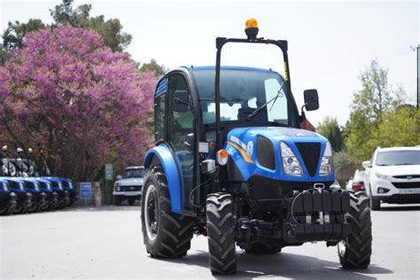 New Holland T F Traktor K Nd T S Rr Fat Texnikas