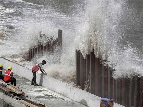 Cyclone Biparjoy Landfall Live Amit Shah Briefed By Officials Rescue