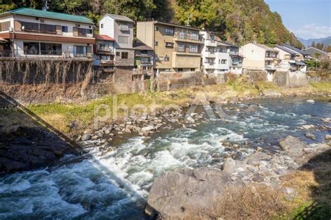 岐阜県 郡上八幡の古い町並みと吉田川 No 26241154｜写真素材なら「写真ac」無料（フリー）ダウンロードok