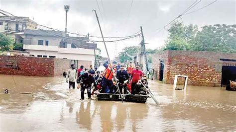 पंजाब में बिगड़े हालात 13 जिलों में आई आफत अब तक आठ की मौत बाढ़ से