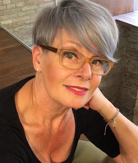 80 Classy And Simple Short Hairstyles For Women Over 50 Long Side