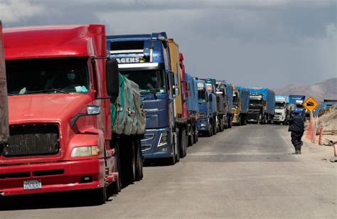 Transporte pesado en Bolivia con números rojos y casi en quiebra