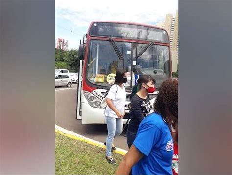 Ônibus quebra e deixa passageiros a pé na Avenida Afonso Pena Direto