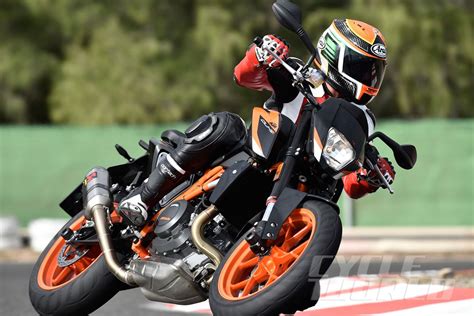 2016 Ktm 690 Duke Naked Motorcycle First Ride Review Photos Cycle World