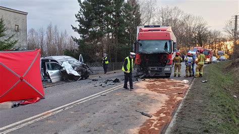 Wypadek drogowy w Libiążu Nie żyje 46 letni pasażer osobówki