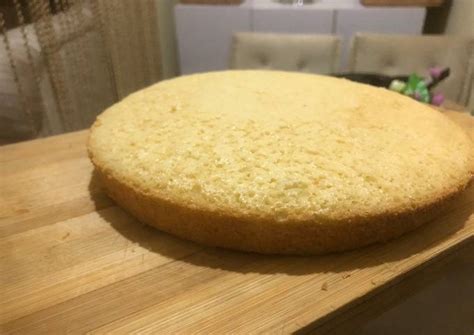 Easy Sponge Cake Recipe By Hallychops Gombe Cookpad