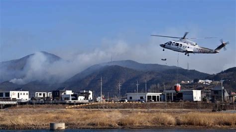 Un Incendio Forestal En La Comarca Costera De Yeongdeok Es Puesto Bajo