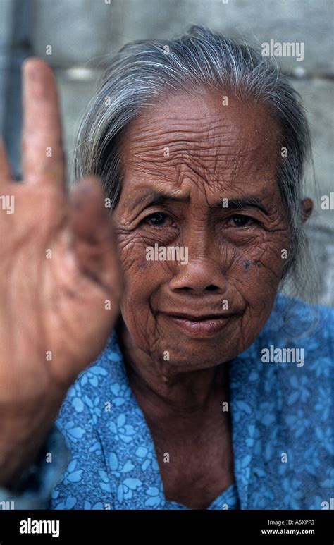 An Old Indonesian Woman Irritated By The Photographer Java Vieille Femme Indonésienne Agacée