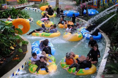 Libur Sekolah Wisatawan Padati Obyek Wisata The Jungle Waterpark