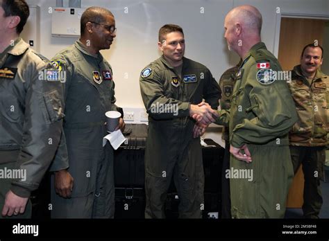 Tats Unis Le Lieutenant Colonel Jeremy Stover Au Centre Gauche Au