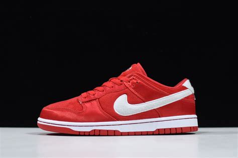 耐克 Nike Dunk Low Solemates Valentines Day 红白情人节低帮运动鞋 哔哩哔哩