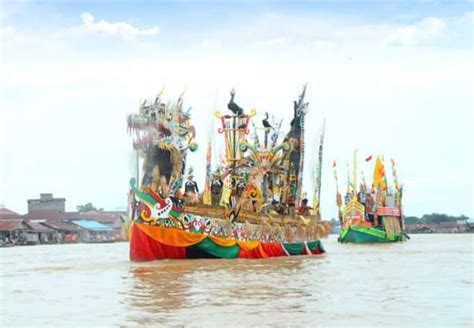 Murung Raya Juara I Lomba Perahu Hias FBIM 2024 Gokalteng