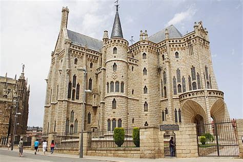 Visit Astorga, Spain; a travel guide to the beautiful town of Astorga