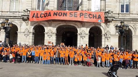 Los trabajadores de Alcoa se manifiestan en A Coruña a la espera de la