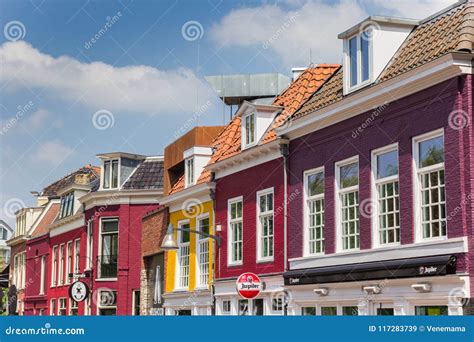 Fachadas De Edificios Coloridos En Leeuwarden Imagen De Archivo