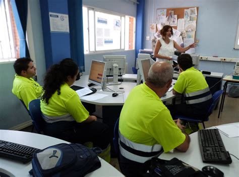 Los alumnos del Taller de Empleo de Jardinería se forman en orientación