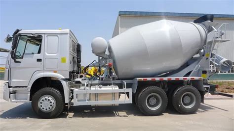 High Efficiency Self Propelled Mobile Concrete Mixer 4 Cubic Meter Per