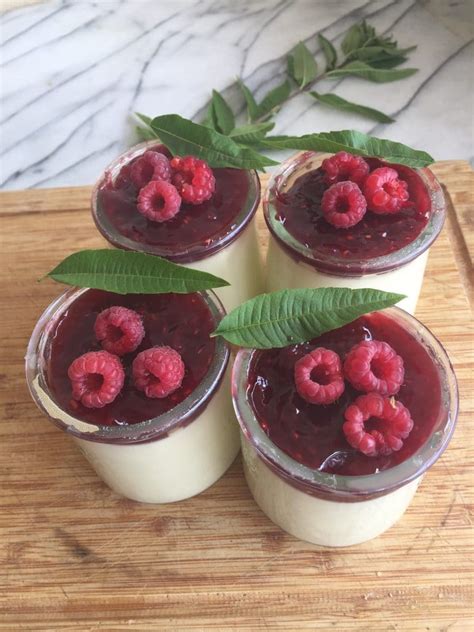 Pana Cotta La Verveine Et Coulis De Framboise La Cuisine De Roro