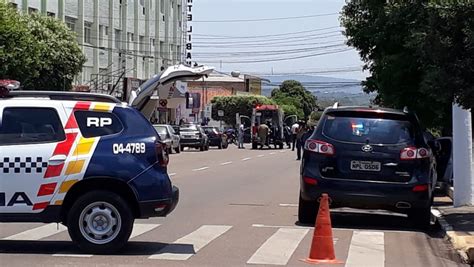 Ladr O Tenta Assaltar Joalheria Arma De Brinquedo Durante O Dia E