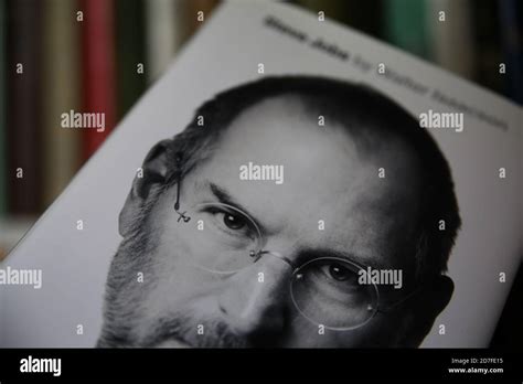 Steve Jobs Isaacson Book Hi Res Stock Photography And Images Alamy