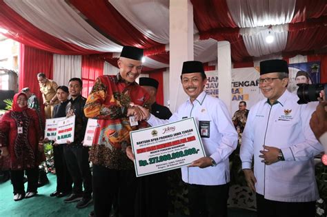 Ganjar Serahkan Dana Hibah Rp 434 Miliar Untuk Pendidikan Keagamaan