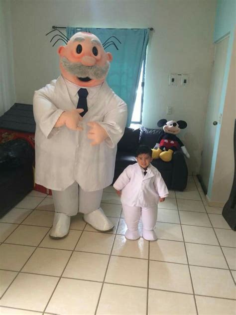 Niño recibe la visita del Dr Simi luego de haberse disfrazado como él