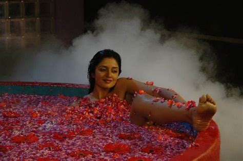 Actress Vimala Raman New Hot Sexy Photos Stills Pics Wallpapers Karthik S Blog