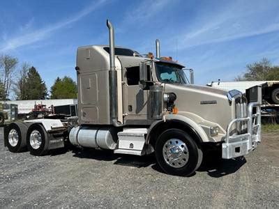 2005 Kenworth T800 Sleeper Semi Truck 62 Raised Roof Sleeper