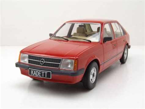 Modellauto Opel Kadett D 5 Türer 1984 rot 1 18 Triple9 bei