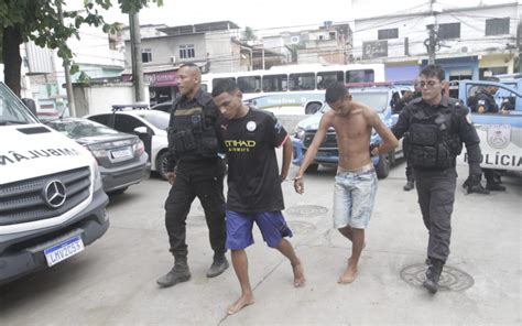 Pol Cia Militar Realiza Opera O Em Comunidades De Belford Roxo Rio