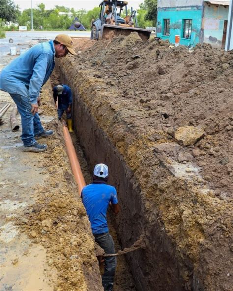 Trabaja COMAPA en la rehabilitación de red de atarjea en la colonia