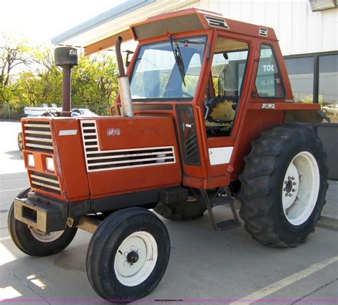 Technical Specifications And Data For Hesston 580 Tractor