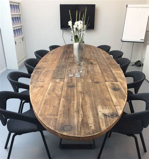 Industriële robuuste ovale tafel nu te koop bij Woodindustries