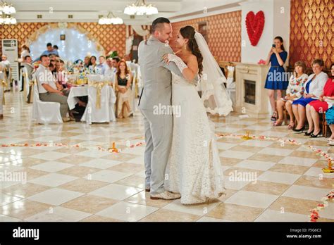 First wedding dance Stock Photo - Alamy