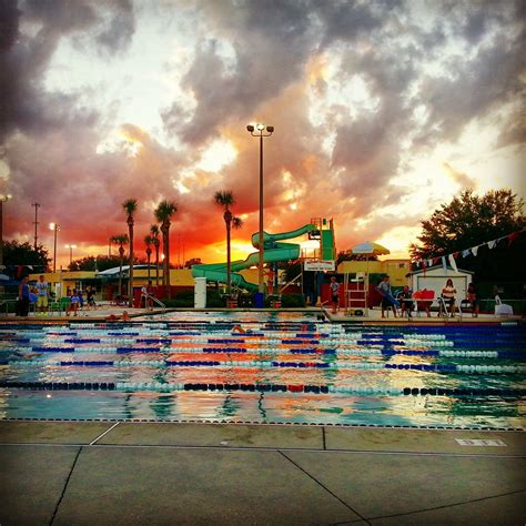 Swim meet during sun set : pics