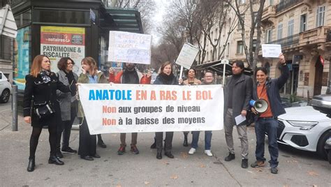 Les Profs Du Collège Anatole France De Marseille Manifestent Toute La Semaine Contre Les Groupes