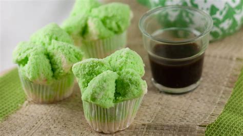 Resep Bolu Kukus Pandan Yang Mekar Lifestyle Fimela