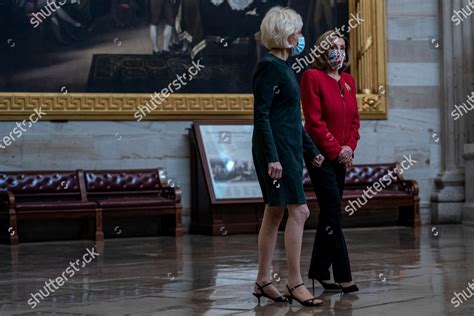 60 Minutes Correspondent Lesley Stahl Interviews Editorial Stock Photo ...