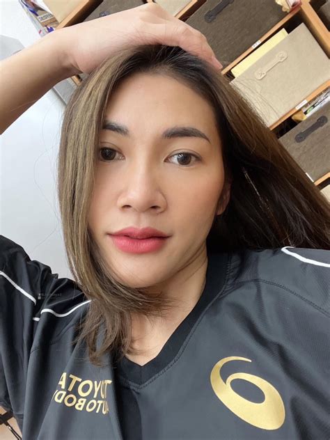 Cận cảnh nhan sắc vạn người mê của hot girl bóng chuyền Thái Lan tại SEA Games 32