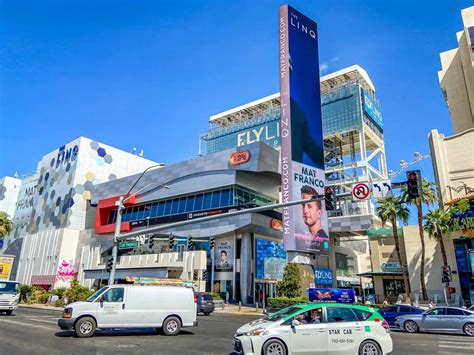 The LINQ Promenade On The Vegas Strip (The Ultimate Guide) - FeelingVegas