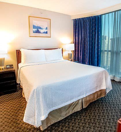 Vancouver Hotels | Rosedale on Robson Suite Hotel