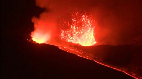 Etna spews smoke and ashes in spectacular new eruption